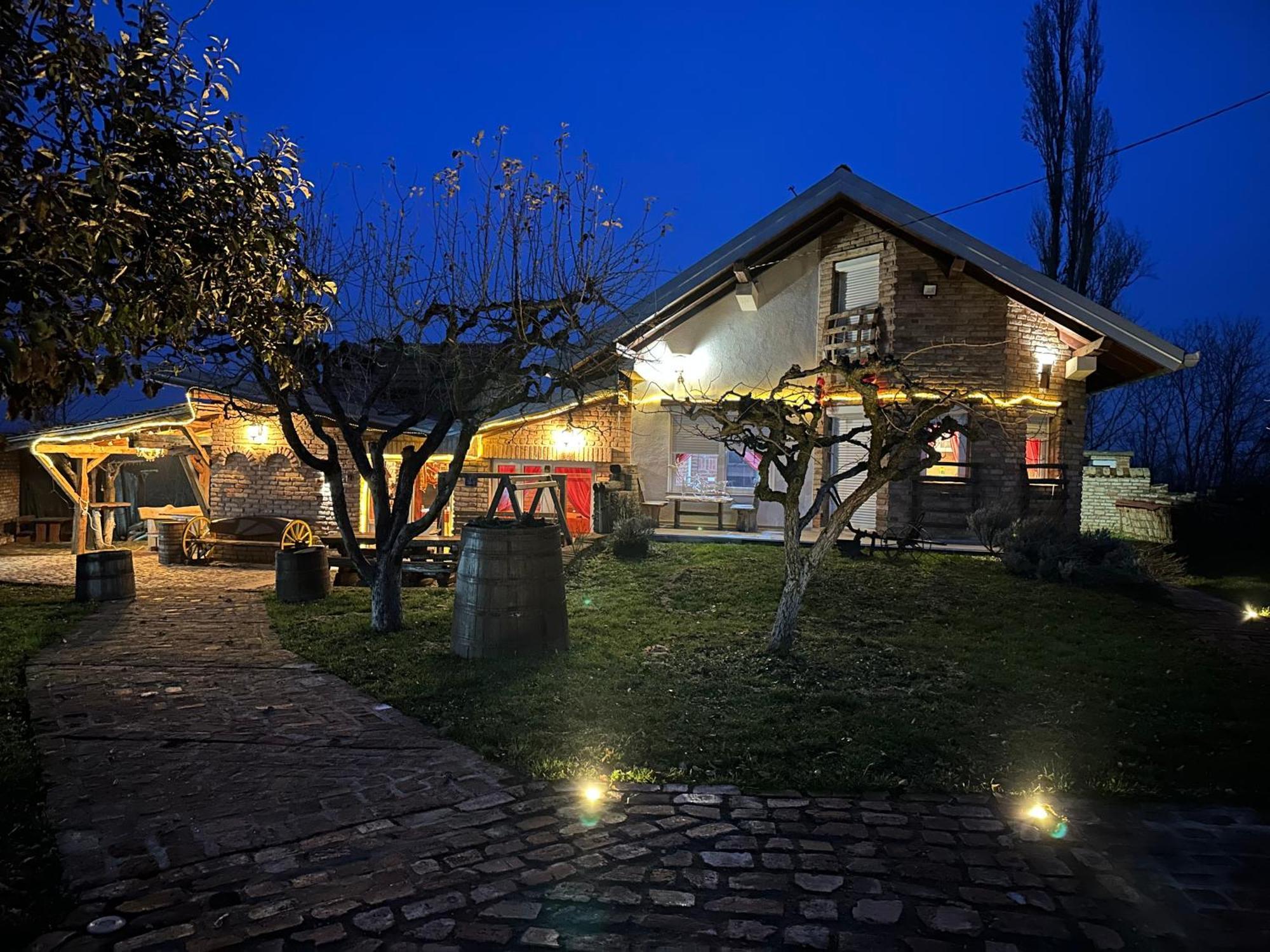 Matanovi Dvori Villa Slavonski Brod Exterior photo